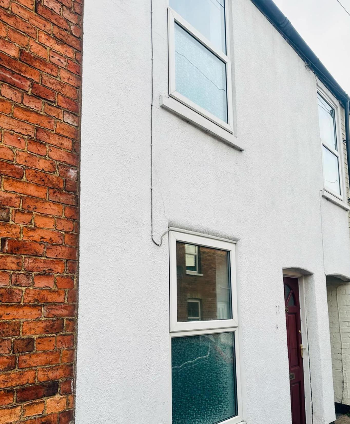 Free Parking, Walkable To 3 Bedroom House * Lincoln